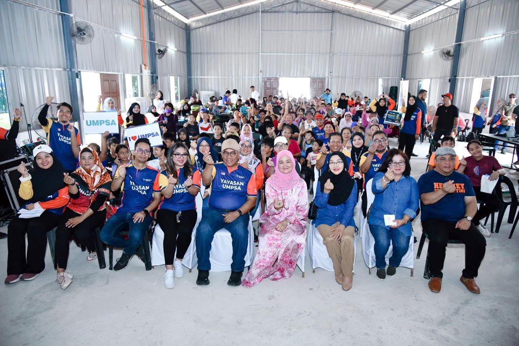 UMPSA management engages in visitation and community programme in Kampung Kiwatu