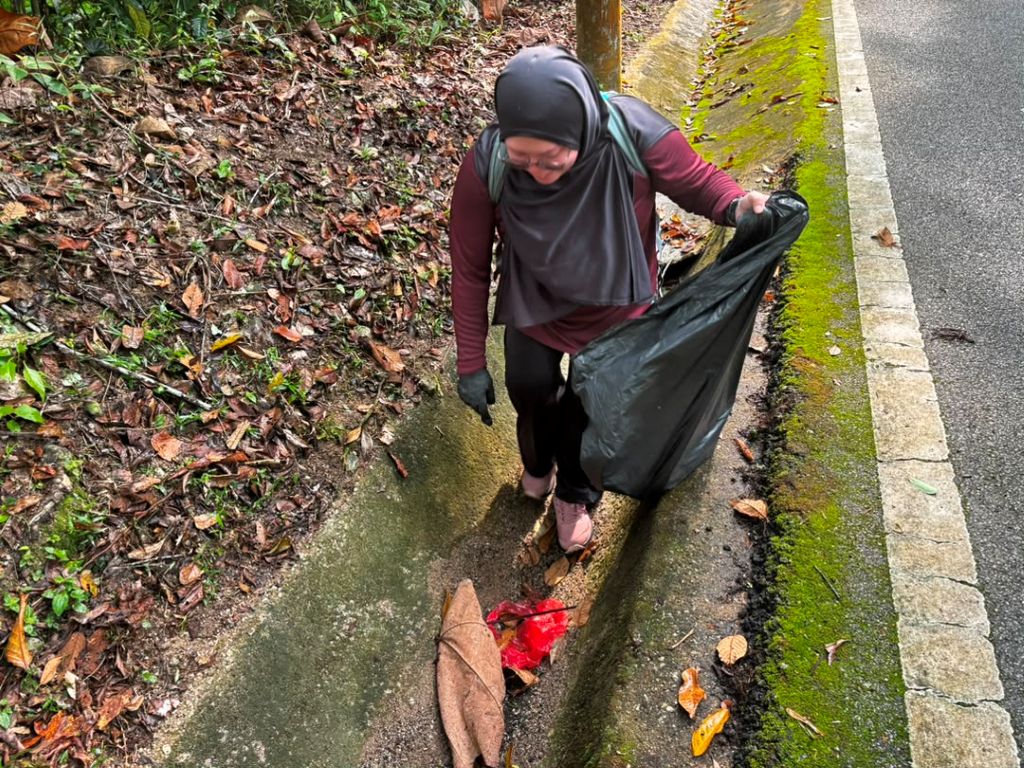 UMPSA dan HAMOC jayakan misi Plogging Bukit Pelindung, perkasa kelestarian alam sekitar