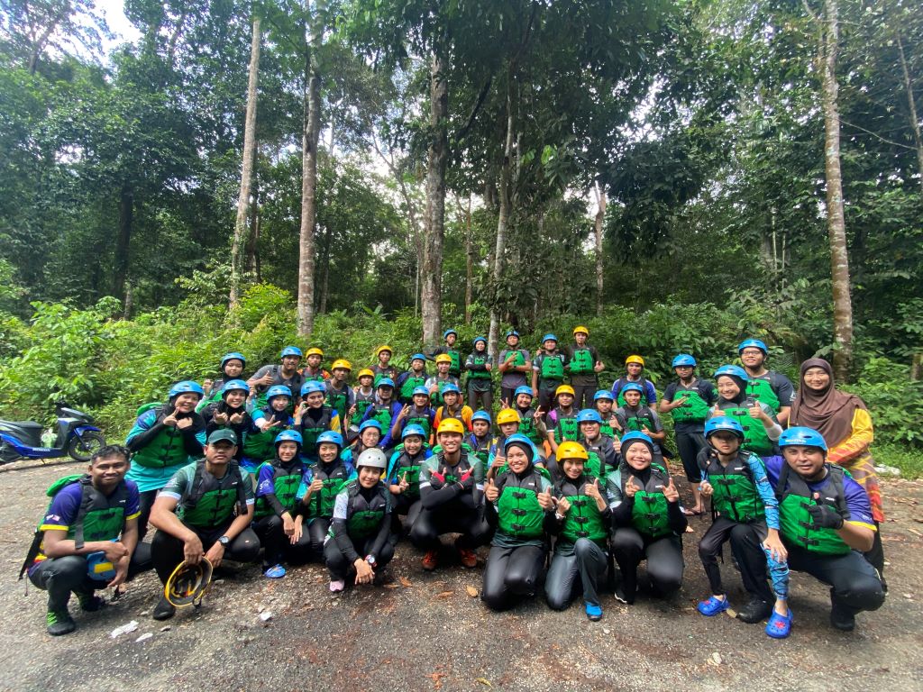 Kelab Rekreasi UMPSA (T-Rex) rai Aidilfitri dengan cabaran White Water Rafting