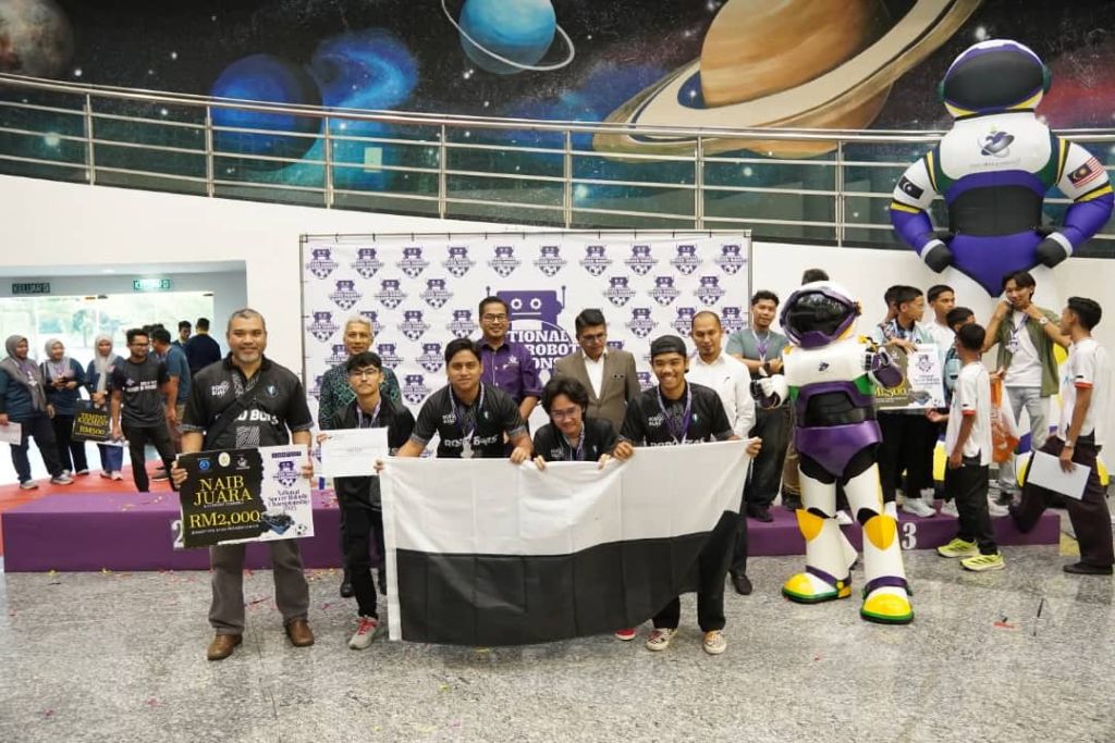 Pasukan RoboBuas UMPSA raih naib johan Pertandingan National Soccer Robotic 2025