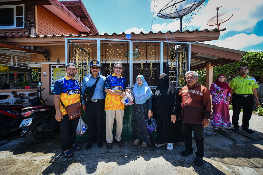 100 UMP Kilau volunteers continue to serve together with the community of Kampung Tammalang