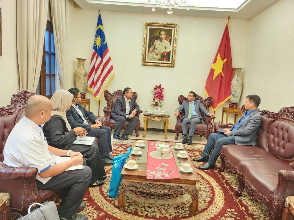 Courtesy Visit to the Embassy of Vietnam expands efforts for new cooperation between UMPSA and Educational Institutions in Vietnam