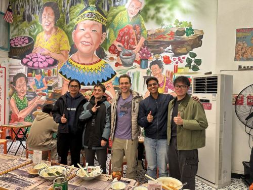 1 Pengajian 2 Ijazah, Lavnesh tamat pengajian Kejuruteraan Mekanikal dan Pengangkutan