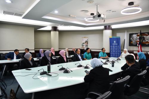 16 warga UMPSA terima kenaikan pangkat, terus pacu kecemerlangan universiti