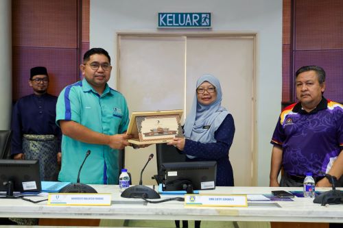 80 SMK Jengka 6 students visit UMP