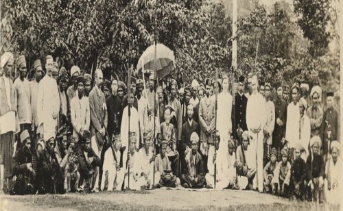 British bersama sultan dan orang Melayu Sumber: Arkib Negara Malaysia Kuala Lumpur