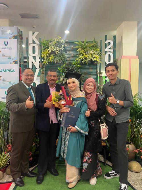 3 graduan anak-anak staf UMPSA terima diploma dan ijazah 