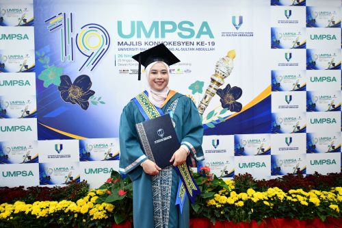 5 graduan UMPSA anak Pahang penerima Hadiah Kecemerlangan Yayasan Pahang