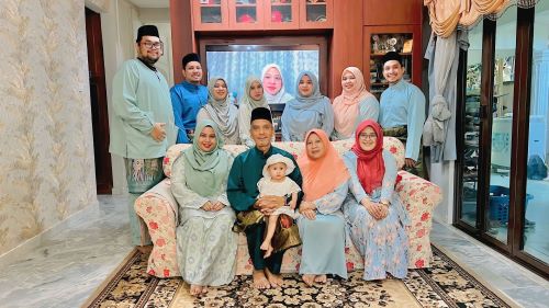 A Family Portrait from Afar