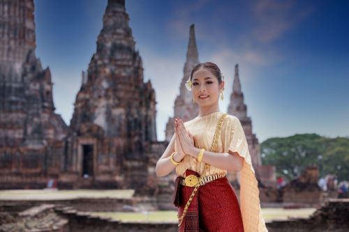Cara orang Thai memberi salam: Gambar kredit kepada Amazing Asia Tours