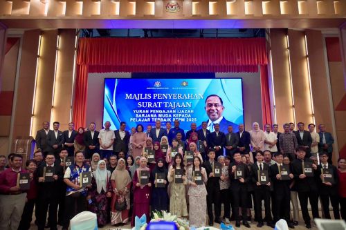 Chan Shi Qi pelajar cemerlang STPM 2025 terima tajaan yuran pengajian UMPSA