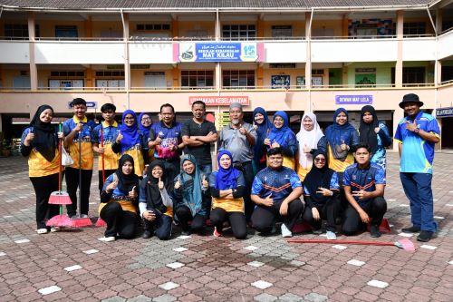 Sukarelawan UMPSA Kilau dan APM laksanakan Program Pascabanjir di PPS Mat Kilau dan Jaya Gading