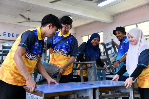 Sukarelawan UMPSA Kilau dan APM laksanakan Program Pascabanjir di PPS Mat Kilau dan Jaya Gading