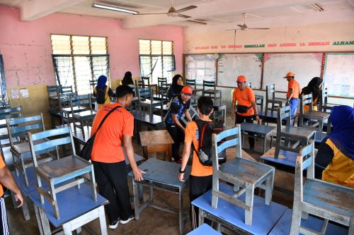 Sukarelawan UMPSA Kilau dan APM laksanakan Program Pascabanjir di PPS Mat Kilau dan Jaya Gading