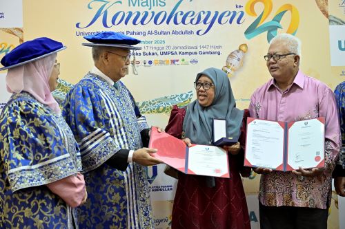 Akademik dan Antarabangsa Dr. Siti Hawa terima anugerah Hadiah Kecemerlangan Inklusif Abdullah bin Ummi Maktum Kategori: Pascasiswazah