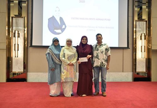 Fatini Nasuha penerima Anugerah Diraja UMPSA raih Anugerah Siswi Cemerlang PSWM