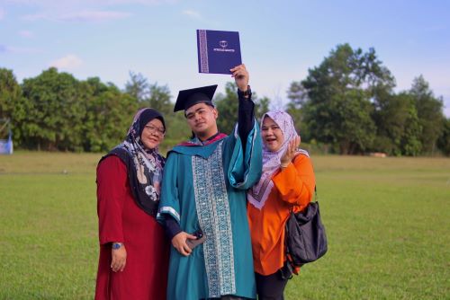 Overcoming loss, Muhammad Syafiq Aiman resolves to earn his degree