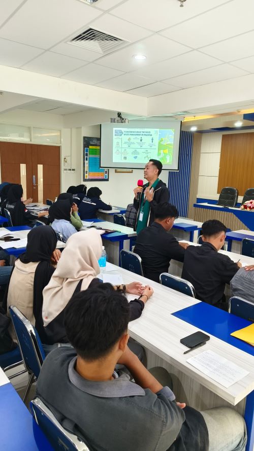 Stadium General (Scholars Talk) di Universitas Ahmad Dahlan (UAD) kupas isu ekonomi kitaran dan pengurusan sisa pintar Malaysia dan negara-negara maju