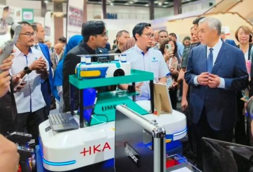 Inovasi teknologi pendidikan UMPSA tarik perhatian di Asean TVET Conference 2025