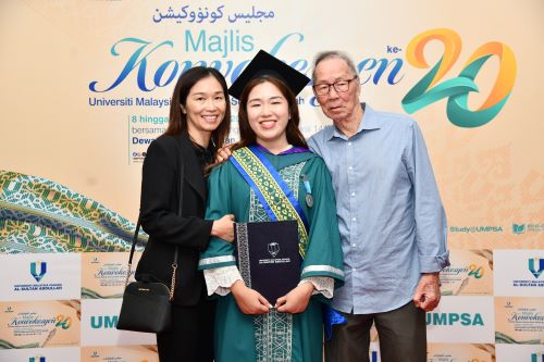5 graduan cemerlang UMPSA raih Anugerah Hadiah Kecemerlangan Yayasan Pahang 