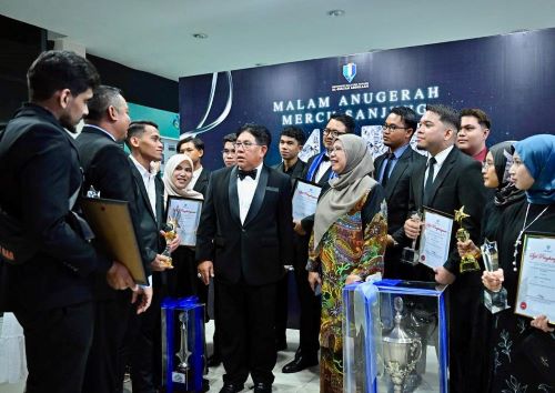 UMPSA rai kecemerlangan pelajar dalam Malam Anugerah Mercu Sanjung 2024