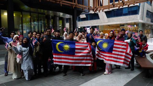 Semangat merdeka dibawa ke Melbourne, mahasiswa UMPSA rai Hari Kebangsaan Ke-68