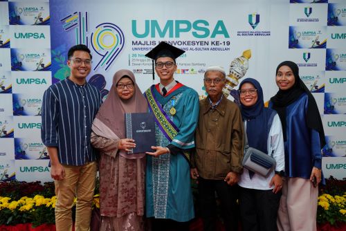 Muhammad Syafiq, graduan TVET terima Anugerah Kecemerlangan Perodua