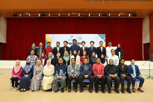 Nurul Syahiera Abd Latip with MPP representatives and the management team