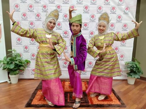 Pelajar UMPSA memartabatkan seni tari tradisional Melayu di Islamabad, Pakistan