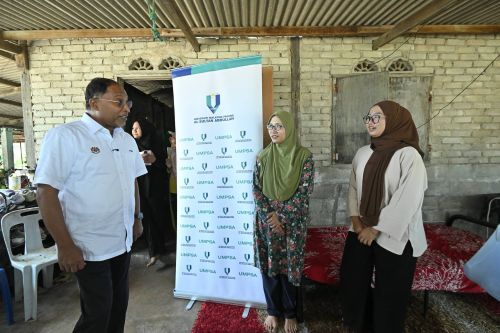 Pelajar UMPSA terima Dermasiswa B40 TVET