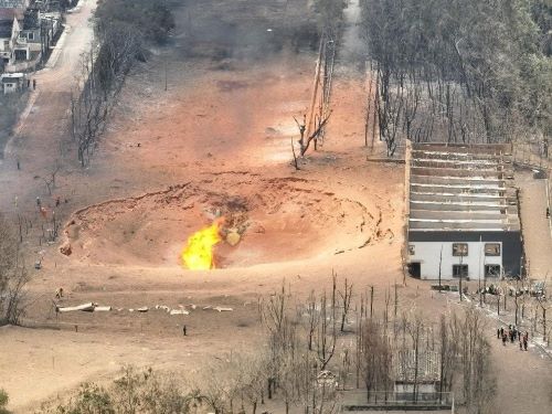 Pembentukan kawah di kawasan kejadian selepas berlakunya letupan.