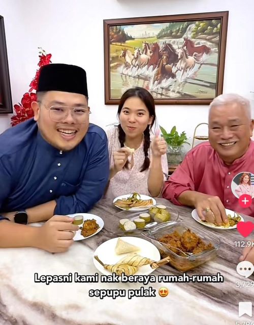 Pempengaruh Mek Yun juga antara contoh masyarakat Cina yang menggunakan dialek Kelantan bersama ahli keluarganya