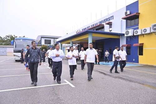 Pengerusi Lembaga Pengarah Universiti lawat UMPSA Kampus Gambang dan anak syarikat, UMP Holdings