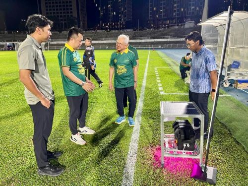 Penyelidik UMPSA bangunkan inovasi LED Grow Light berkuasa solar sokong kualiti rumput padang Stadium Merdeka