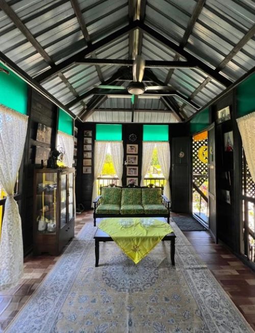 Menyantuni tetamu kediaman sihat sempena Aidilfitri