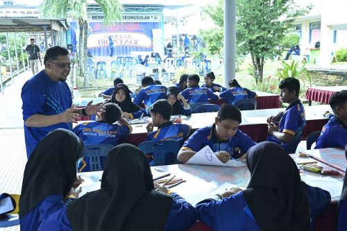 Professor Turun Padang's ‘Learn English Outdoor’ combines language skills and environmental awareness in Kuala Krau