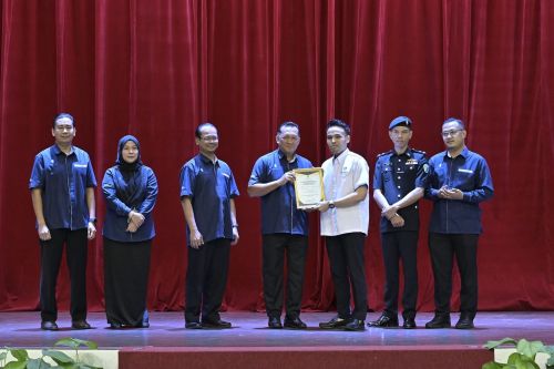 Pusat Bahasa Moden rangkul Anugerah Amalan Terbaik Sumber Manusia bersempena dengan Hari Terbuka Jabatan Pendaftar UMPSA 2025