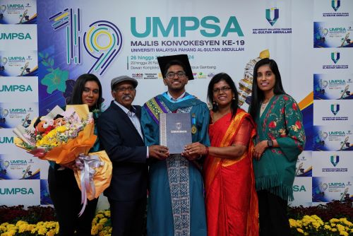 Tamat pengajian hanya dalam tempoh 5 semester, Subash Rao terima Anugerah Kecemerlangan BASF Petronas Chemical Sdn. Bhd.