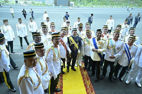 Sultan Perak, Sultan Nazrin Shah sempurnakan Istiadat Perbarisan Pentauliahan Diraja Pegawai Muda PALAPES Universiti Awam Ke-42 Tahun 2024