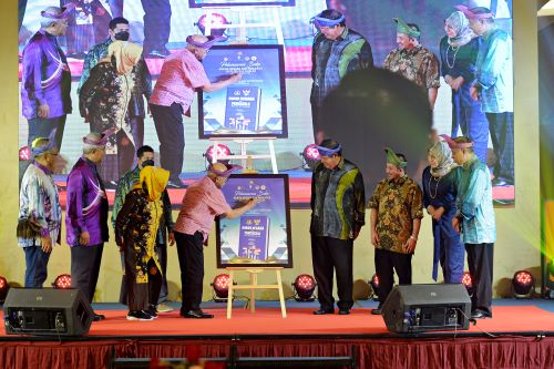 UMP launches book on Rukun Negara dan Pancasila Ideologi dan Amalan