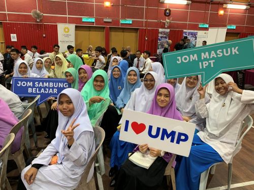 UMP santuni pelajar lepasan SPM meraikan kejayaan