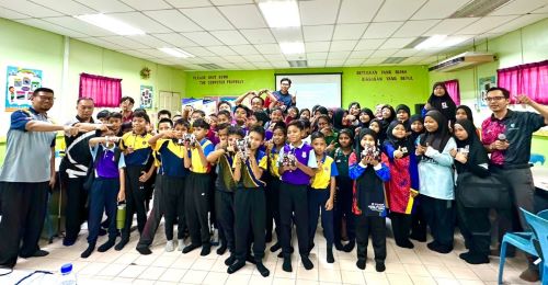 UMPSA anjur program CSR cetus transformasi digital sekolah luar bandar