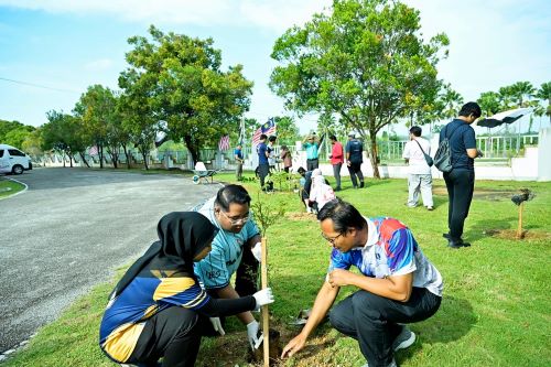 UMPSA dan Jabatan Perhutanan Negeri Pahang tanam 67 pokok simbolik sempena kemerdekaan Malaysia yang Ke-67