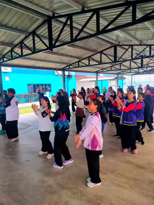 UMPSA santuni murid orang asli dalam segmen Fun Dance menerusi program Aspirasi SPM dan Kerjaya Peduli 2026