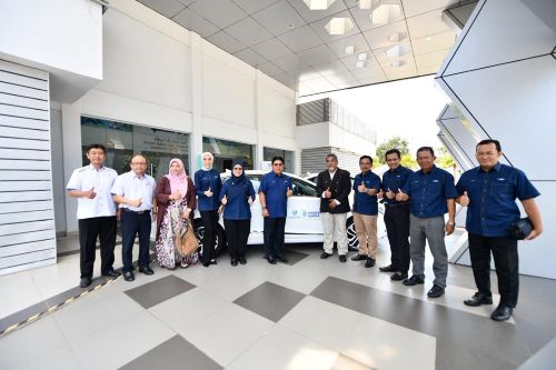 UMPSA terima 2 kereta elektrik (EV) sumbangan Fieldman EV Sdn. Bhd.