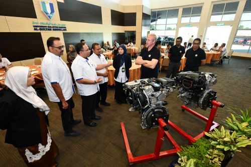 UMPSA receives 8 engines donated by Mercedes-Benz