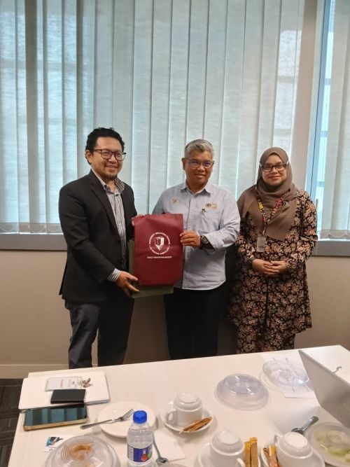  UMPSA bentang hasil awal Geran Penarafan berasaskan Nilai Islam di MITI