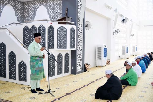 UMPSA community holds first Friday Prayer in new mosque