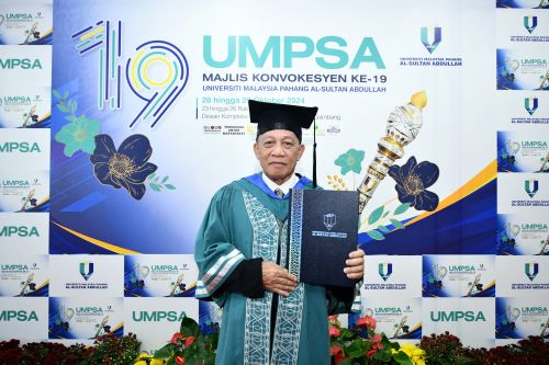 Yusuf Abdullah graduan 70 tahun curi tumpuan di Majlis Konvokesyen UMPSA Ke-19