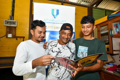 Ziarah Prihatin UMP appreciates outstanding SPM student obtained 9 A